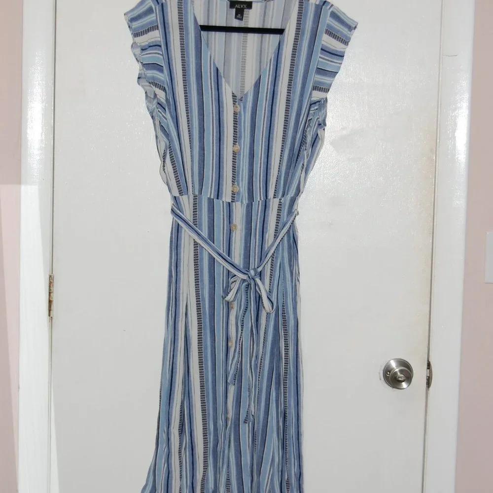 Flowy blue and white striped dress - Picture 4 of 8